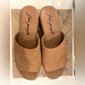 Free People Harbor Flatform Slide - Size 10 - Tan Suede